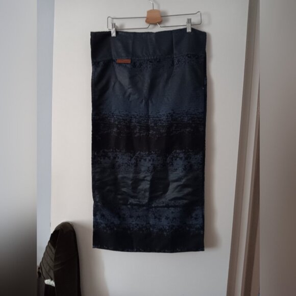 KRISTA NORRIS Black + Blue Wool Blend Infinity Scarf - Picture 3 of 3